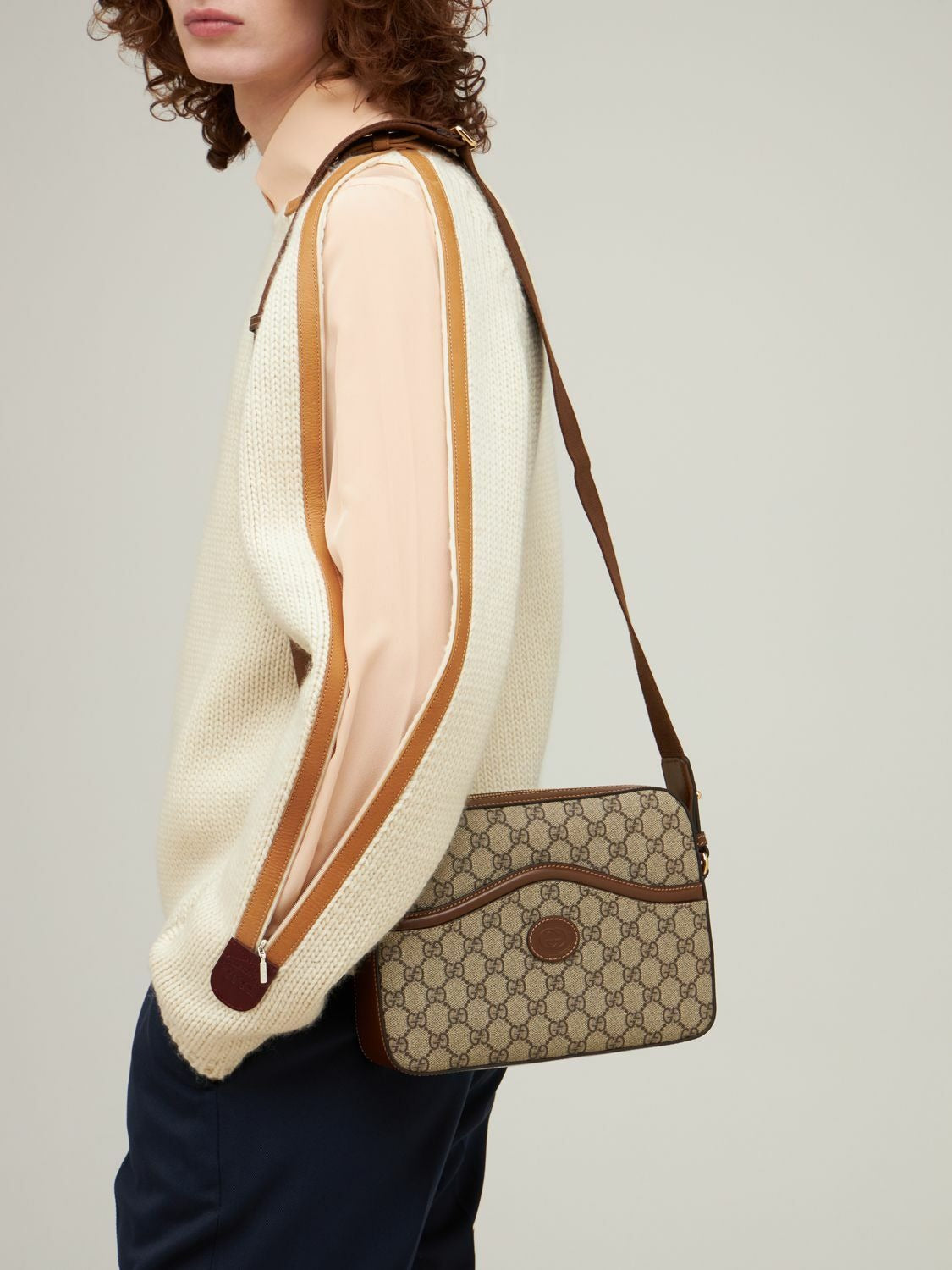 Gucci GG Supreme Crossbody Shoulder Bag – Beige